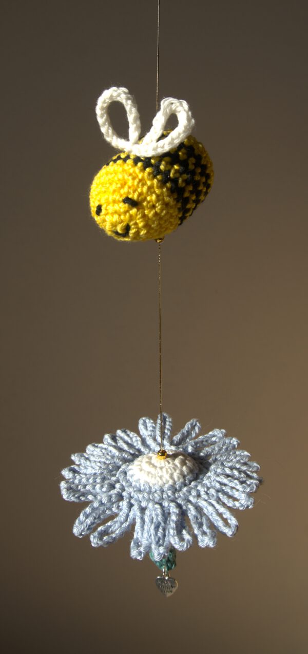 Blij bijtje - Blauwe bloem