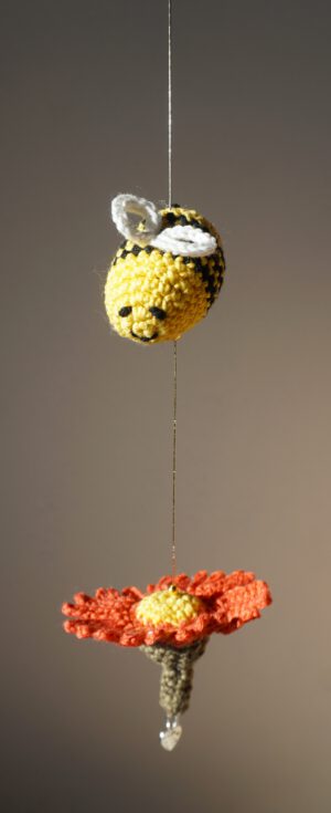 Blij Bijtje - Rode bloem