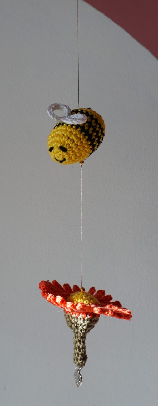 Blij Bijtje - Rode bloem